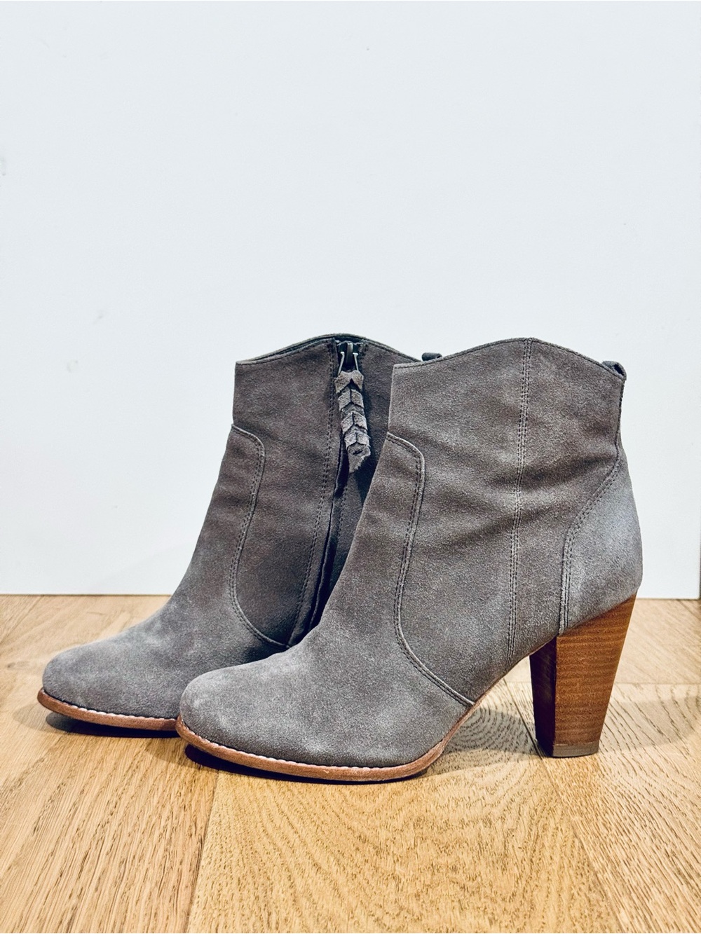 Joie Boho Western Festival Cowgirl Gray Suede Ankle Booties 4" Heel Size 8.5
